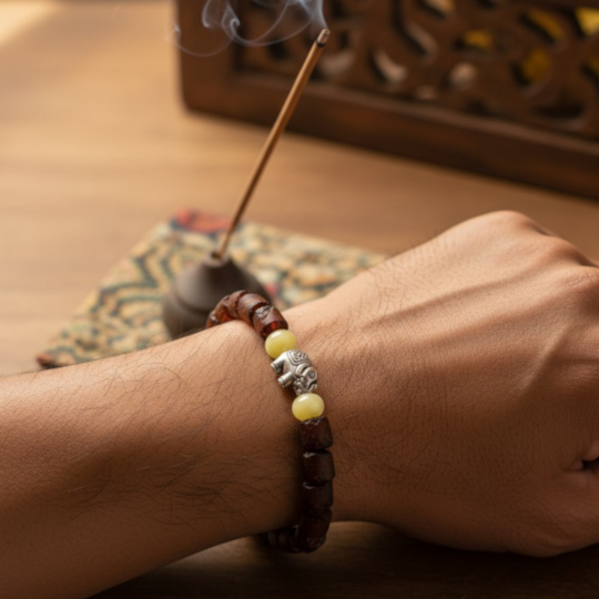 bracciale inserto elefante indossato